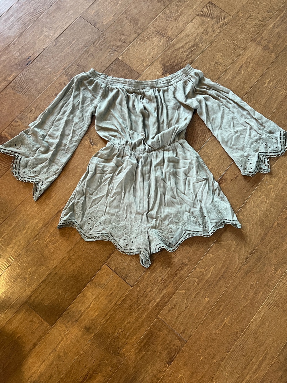 Embroidered Scallop Edge Light Sage Top